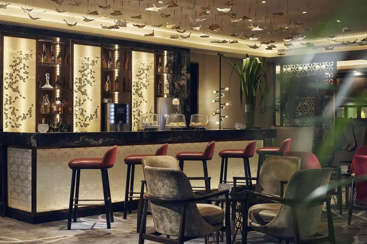 Orchard Rendezvous Hotel restaurant (Copy).jpg